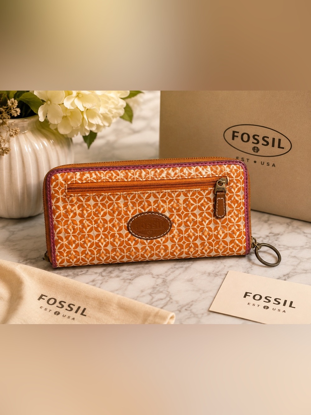 🧡 Vintage Fossil Zip-Around Wallet — Orange & White Geometric